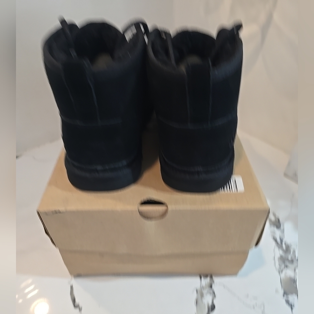 UGG Neumel Chukka Boots - Black - Women's Size 11 Pre-owned Excellent Condition - Picture 7 of 10